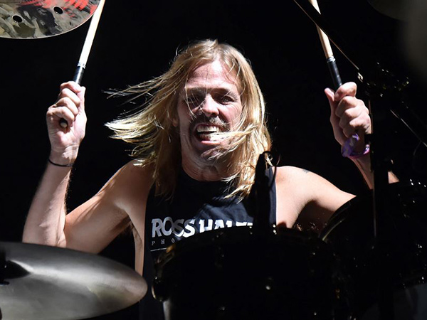 Taylor Hawkins Meninggal, Foo Fighters Batalkan Semua Jadwal Konser