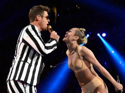 Aksi Miley Cyrus di MTV VMA Jadi Yang Paling Populer di Tahun 2013!