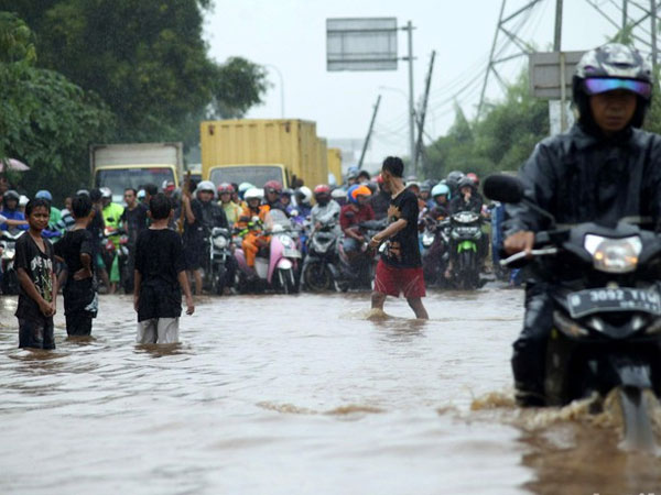 Dilanda Banjir di 54 Titik, Ribuan Rumah di Wilayah Jakarta Terendam Hingga 1,5 Meter