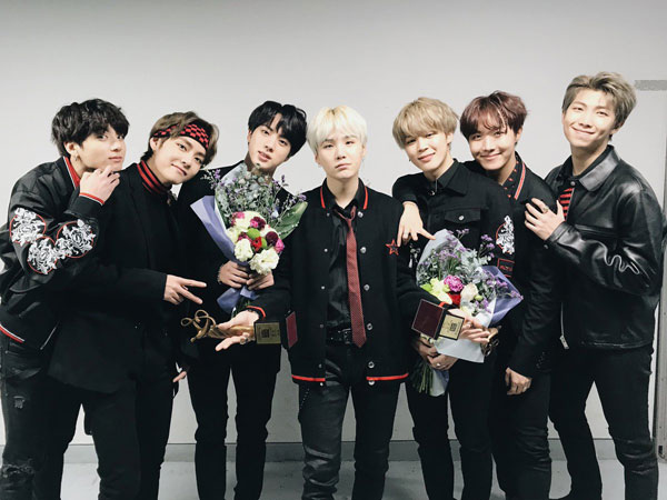 Raih Daesang di '27th Seoul Music Awards', BTS: Hal Kecil yang Membawa Kami Kesini