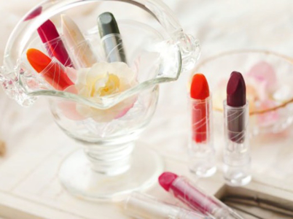 Yummy! Lipstick Warna-warni Ini Bisa Dimakan
