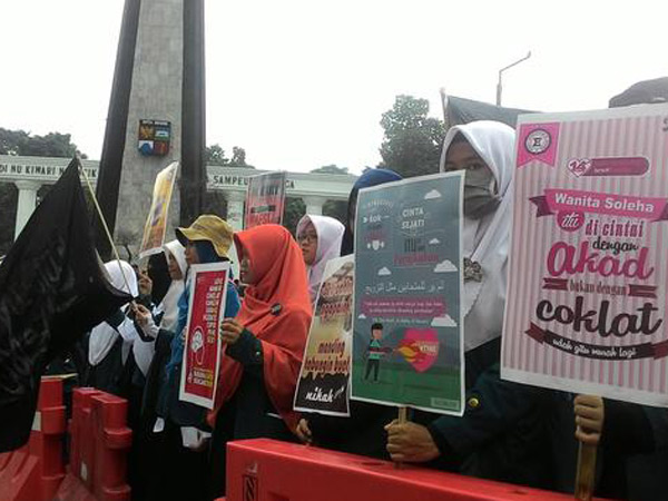 Sarat Kemaksiatan, Mahasiswa di Bogor Unjuk Rasa Tolak Perayaan Hari Valentine