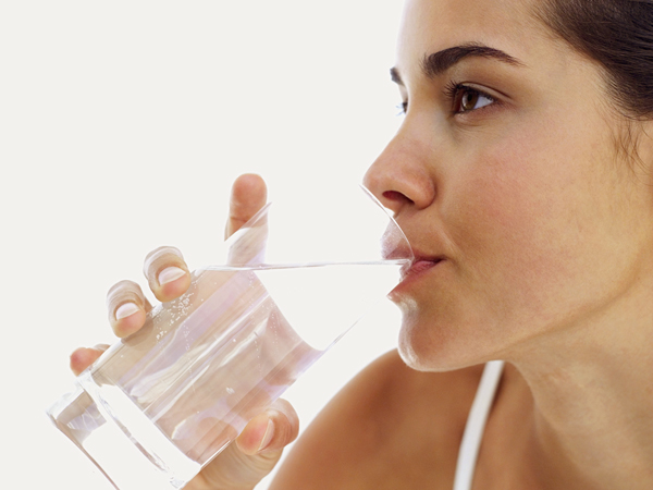 4 Manfaat Minum Air Dingin yang Mungkin Belum Kamu Ketahui