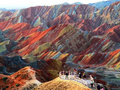 Wow, China Miliki Gunung Pelangi  yang Menakjubkan