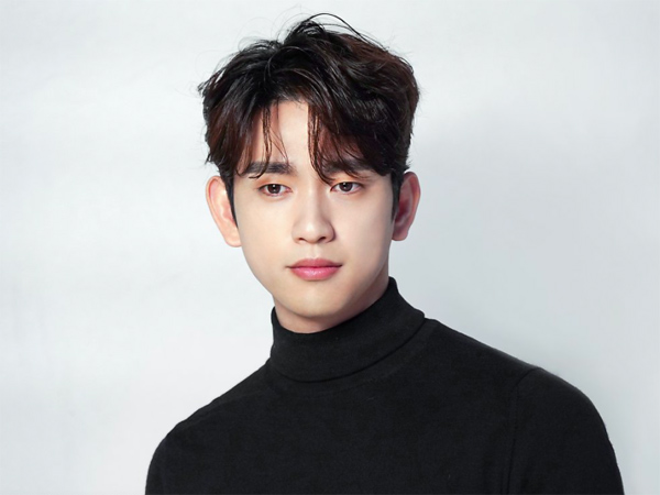 Kata Agensi Soal Kabar Jinyoung GOT7 Akan Wamil Maret 2023