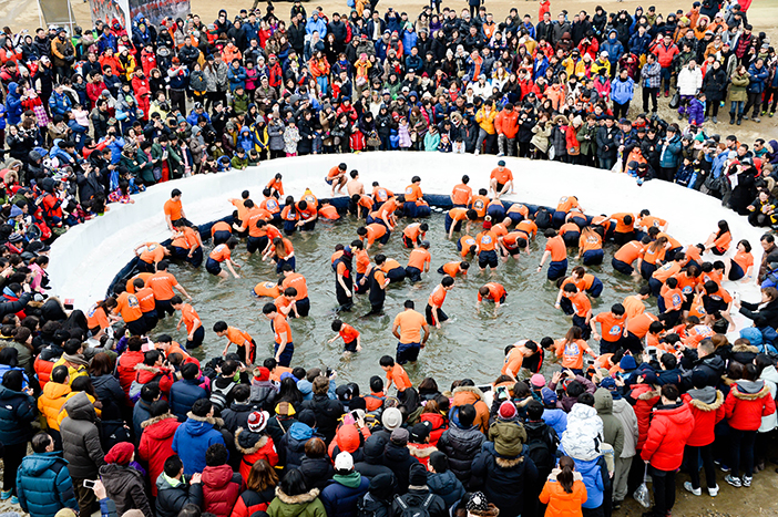 Berbagai Aktivitas Seru Bisa Kamu Nikmati di Festival Es Hwacheon Sancheoneo